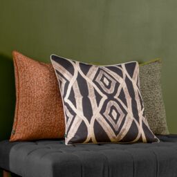 Wylder Tropics Cape Ikat Reversible Tropical Cushion in Black - Size: 50 cm x 50 cm - thumbnail 4