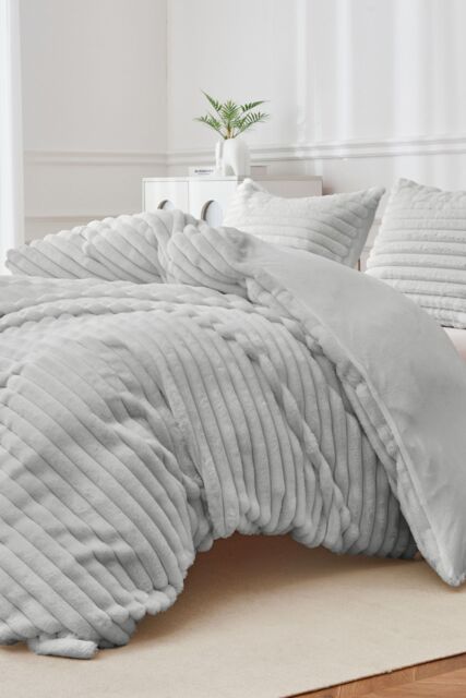 Ezysleep Super Soft Luxury Faux Fur Stripe Duvet in Silver - Size: Double - image 1