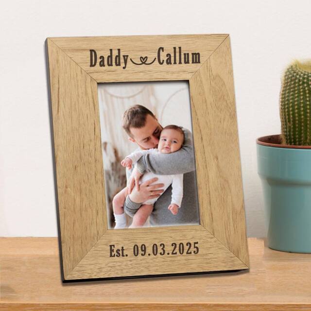 Uniqueful Personalised Daddy & New Baby Wood 6 x 4 Picture Frame in Brown - Size: 1 Pack - image 1