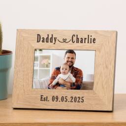Uniqueful Personalised Daddy & New Baby Wood 6 x 4 Picture Frame in Brown - Size: 1 Pack - thumbnail 4