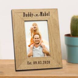 Uniqueful Personalised Daddy & New Baby Wood 6 x 4 Picture Frame in Brown - Size: 1 Pack - thumbnail 3