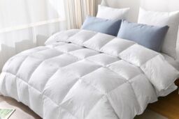 HomeSpace Direct Duck Feather & Down Duvet Quilt Hotel Quality 4.5 tog Summer in White - Size: Single - thumbnail 1