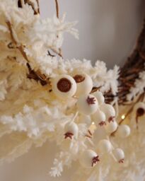 Dibor Giant Pampas Pre-Lit Festive Decor Front Door Christmas Wreath 55cm in White - thumbnail 3