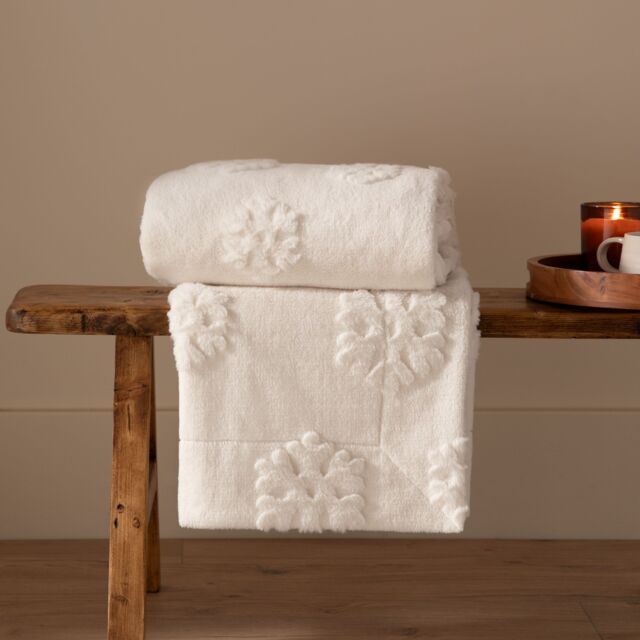 Furn Snowflakes Soft Flannel Fleece Throw in Off-White - Size: 150 cm x 200 cm - image 1