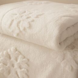 Furn Snowflakes Soft Flannel Fleece Throw in Off-White - Size: 150 cm x 200 cm - thumbnail 3