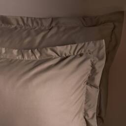 OHS 2 x Plain Dyed Oxford Pillowcases Soft Microfibre Pillow Cover Set in Natural - Size: Standard Pillow Case - thumbnail 2