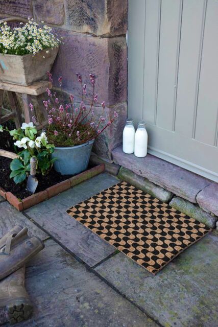 Artsy Mats Arty Wavey Lines Pattern Doormat in Black - Size: 40 cm x 60 cm - image 1
