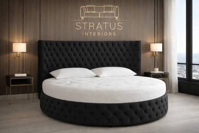 Stratus Interiors Globe Round Velvet Chesterfield Bed with Round Mattress in Black - Size: King - image 1