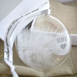 Amaya Rose Ltd In Memory of Wife Feather Round Bauble Gift Boxed. Memorial Tree Decor in Clear - thumbnail 4