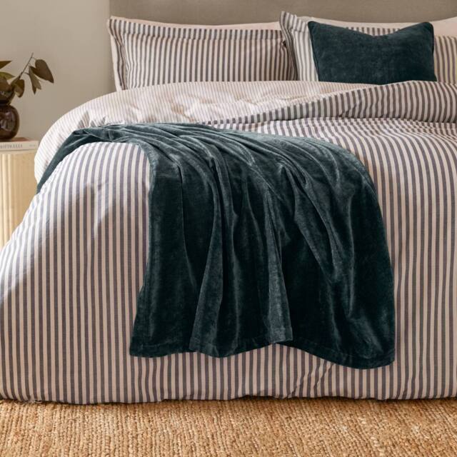 Yard Heavy Chenille Velvet Throw in Navy - Size: 130 cm x 180 cm - image 1