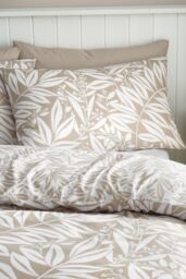 Catherine Lansfield 'Sorrel Leaf' Reversible Duvet Cover Set in Natural - Size: Single - thumbnail 3