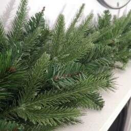 Samuel Alexander Premier 1.8M Festive Norfolk Pine Christmas Garland PE/PVC Tips in Green - thumbnail 5