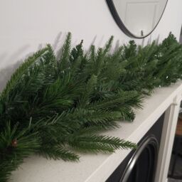 Samuel Alexander Premier 1.8M Festive Norfolk Pine Christmas Garland PE/PVC Tips in Green - thumbnail 4