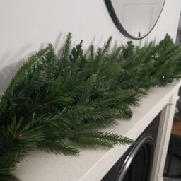 Samuel Alexander Premier 1.8M Festive Norfolk Pine Christmas Garland PE/PVC Tips in Green - thumbnail 2
