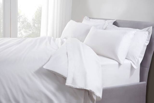 The Linen Consultancy 'TLC 5 Star Hotel Concept' 250TC Cotton Percale Duvet Cover in White - Size: Super King - image 1
