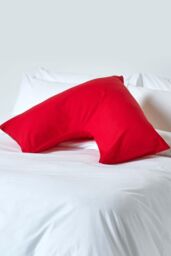 Homescapes Egyptian Cotton V Shaped Pillowcase 200 TC in Red - thumbnail 2