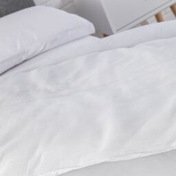 Snug City Anti Allergy Summer Duvet 4.5 Tog + 2 Pillow Microfibre & Anti Allergy Hollowfibre Filling in White - Size: Double - thumbnail 6