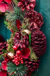 Dibor Vintage Style Cluster Berries Front Door Wreath Christmas Wreath 30cm in Red - thumbnail 4