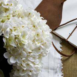 Lemon Pavilion Furniture and Decor Artificial Hydrangea Bunch - Plastic - L23 x W23 x H47 cm - White - thumbnail 2