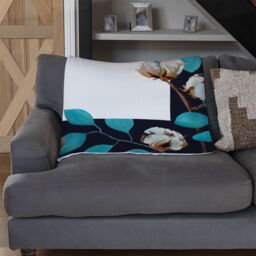 Benjamin Tate Design Watercolour Blue Leaf Frame Blanket in Natural - Size: 120 cm x 150 cm - thumbnail 2