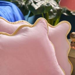 OHS 2 x Scallop Edge Matte Velvet Cushion Covers Home Décor in Baby Pink - Size: 45 cm x 45 cm - thumbnail 2