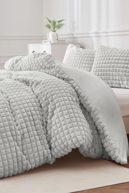 Ezysleep Super Soft Luxury Faux Fur Box Duvet in Silver - Size: King - image 1