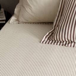 Yard Hebden Narrow Stripe 100% Cotton Fitted Sheet in Dark Red - Size: King Fitted - thumbnail 2