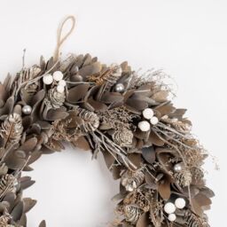Scottish Everlastings Ltd 38cm Silver Grey Wood Shave Wreath - thumbnail 3