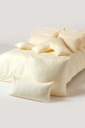 Homescapes Egyptian Cotton Super Soft V Shaped Pillowcase 330 TC in Bright Yellow - thumbnail 5