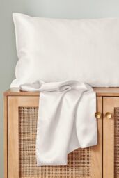 Murmur ' ' Silk Pillowcase in White - Size: Standard Pillow Case - thumbnail 1