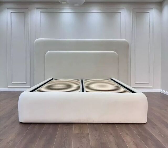 HOB Furniture York Curved Bed in White - Size: Emperor - image 1