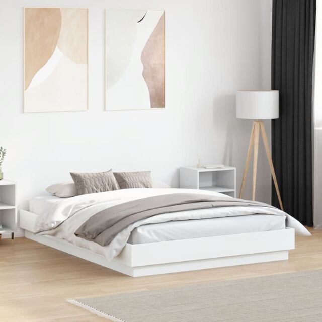 Berkfield Home Bed Frame without Mattress White 120x190 cm Small Double - image 1