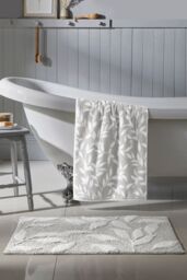 Dreams & Drapes 'Sandringham' 100% Cotton Jacquard Bath Mat in Light Green