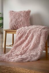 Catherine Lansfield 'Cuddly' Faux Fur Heart Cushion in Pink - Size: 45 cm x 45 cm - thumbnail 2