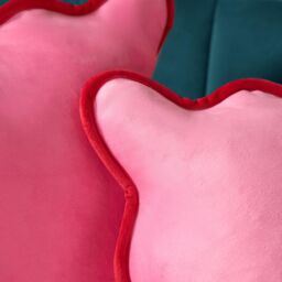 OHS 2 x Scallop Edge Matte Velvet Cushion Covers Home Décor in Pink - Size: 45 cm x 45 cm - thumbnail 3