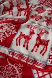 BHS Christmas Winter Patchwork Throw in Red - Size: 140 cm x 180 cm - thumbnail 3