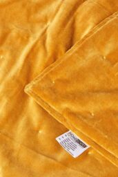 Homescapes Velvet Quilted Throw 100% Cotton, Soft & Luxurious Blanket in Mustard - Size: 125 cm x 150 cm - thumbnail 6