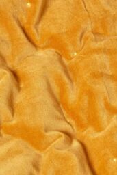 Homescapes Velvet Quilted Throw 100% Cotton, Soft & Luxurious Blanket in Mustard - Size: 125 cm x 150 cm - thumbnail 3