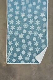 Deyongs Flurry Blue Snowflake Fleece Sherpa Throw - 130 x 170cm Soft Blanket - 1846 in Light Blue - Size: 130 cm x 170 cm - thumbnail 2