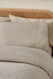 Catherine Lansfield 'Crinkle Seersucker' Duvet Cover Set in Natural - Size: Single - thumbnail 2