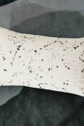 Harlequin 'Moho' Cotton Cushion in Cream - Size: 40 cm x 60 cm - thumbnail 3