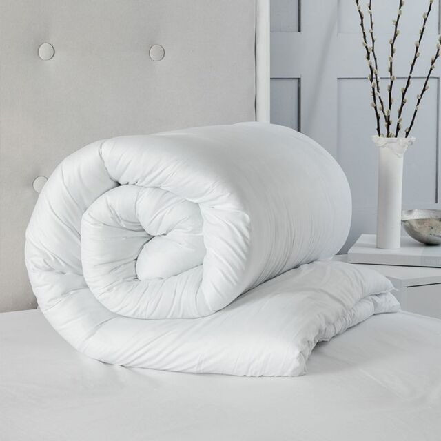 Snug City Winter Extra Warm 15 Tog Microfibre Soft Like Down Duvet + 2 Pillows Non Allergenic Hollow Filling in White - Size: Super King - image 1