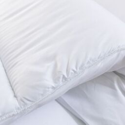 Snug City Winter Extra Warm 15 Tog Microfibre Soft Like Down Duvet + 2 Pillows Non Allergenic Hollow Filling in White - Size: Super King - thumbnail 5