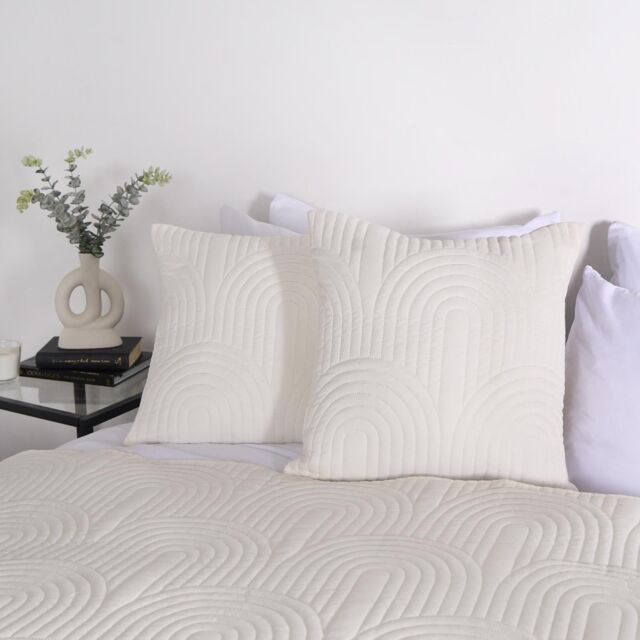 OHS 2 x Quilted Arches Pinsonic Cushion Covers Home Décor in Cream - Size: 45 cm x 45 cm - image 1