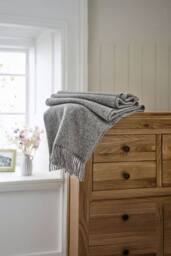 The Lyndon Company Arthington Faux Cashmere 640gsm Supersoft Yarn Jacquard Throw in Grey - Size: 130 cm x 180 cm - thumbnail 1