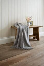 The Lyndon Company Arthington Faux Cashmere 640gsm Supersoft Yarn Jacquard Throw in Grey - Size: 130 cm x 180 cm - thumbnail 4