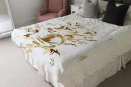 Benjamin Tate Design Golden Flower Print Blanket in Natural - Size: 120 cm x 150 cm - thumbnail 3