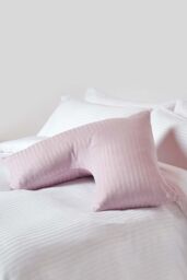 Homescapes Egyptian Cotton Super Soft V Shaped Pillowcase 330 TC in Dusty Pink - thumbnail 2
