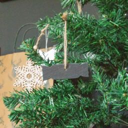 Nicola Spring Slate Christmas Tree Decorations - 7.5 x 2.5cm - Cracker - Pack of 6 in Grey - Size: 7.5 x 2.5 cm - thumbnail 4