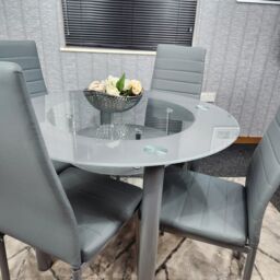 KOSY KOALA Round Glass Grey Kitchen Dining Table With Storage Shelf & 4 Grey Metal Chairs Set - thumbnail 4